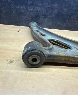 Volkswagen Touran I Front lower control arm/wishbone 1K0407153G