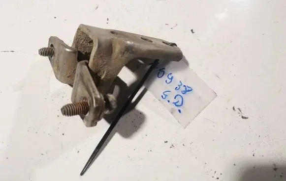 Mitsubishi Grandis Rear door lower hinge