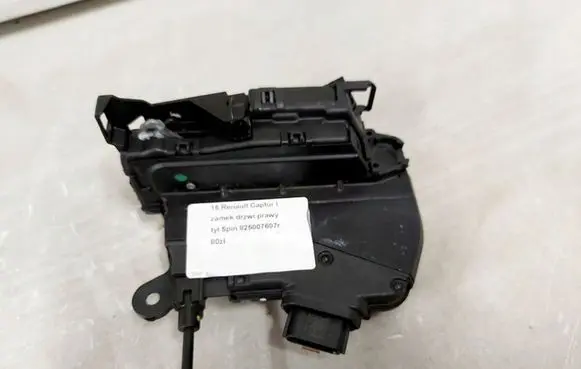 Renault Captur Front door lock