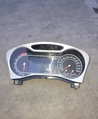 Speedometer (instrument cluster)