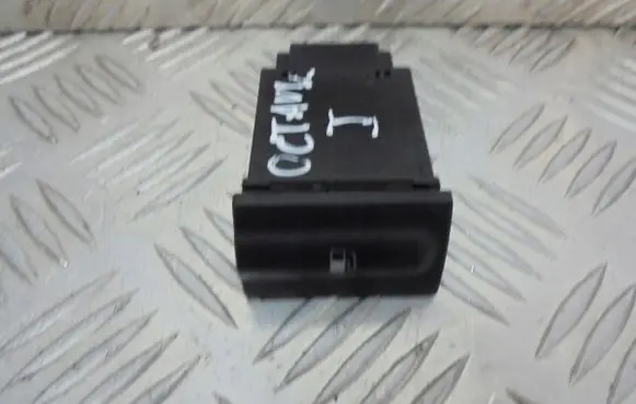 Skoda Octavia Mk1 (1U) Fuel tank opening switch 