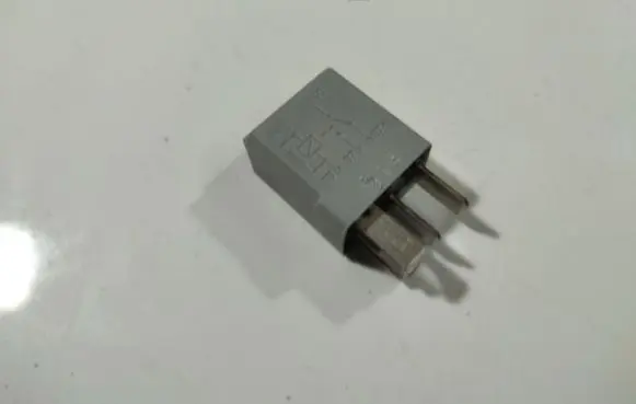 Opel Astra H Other relay 13100504