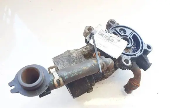 Volvo V50 Oil filter cover 