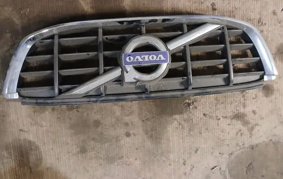 Front bumper upper radiator grill