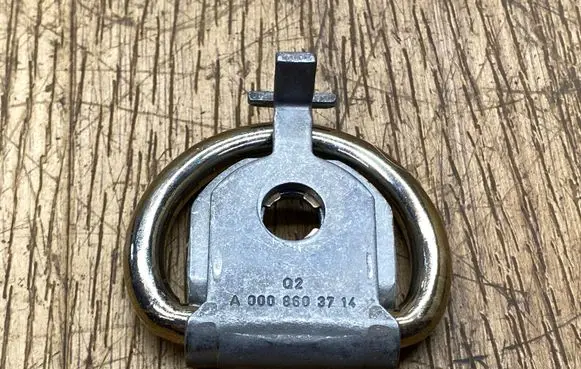 Tie down hook / loop