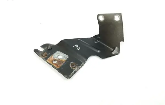 Maserati Ghibli Fender mounting bracket B422