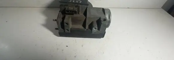 BMW 5 E34 Mass air flow meter 0280202082 12866159