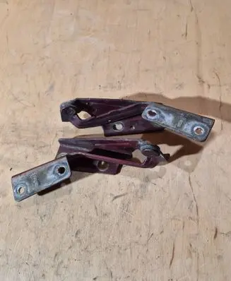 Ford Focus Engine bonnet/hood hinges 