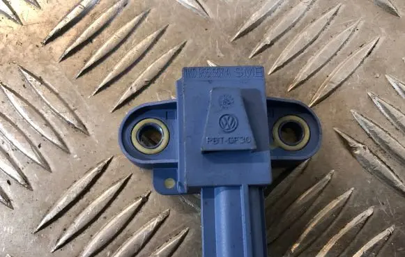 Volkswagen Golf V Airbag deployment crash/impact sensor 1K0955557A 0232ES2WKW6