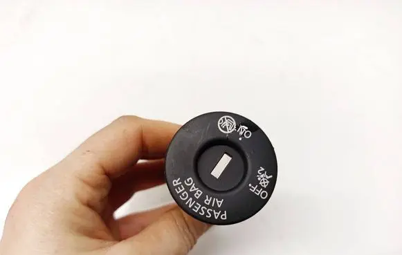 Nissan e-NV200 Passenger airbag on/off switch 