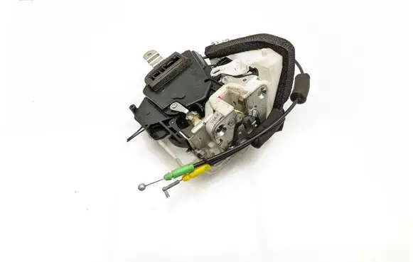 Subaru Impreza II Rear door lock
