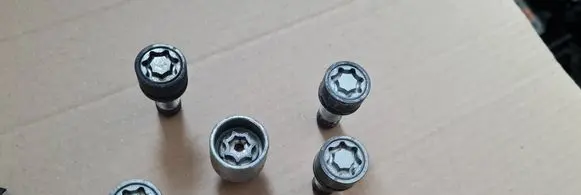 Audi A6 S6 C8 4K Spare wheel bolt ZABEZPIECZAJACE