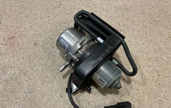 BMW 3 G20 G21 Vacuum pump 6880628