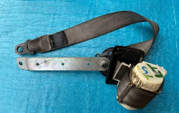 Volkswagen Transporter - Caravelle T5 Third row seat belt 7H9857815