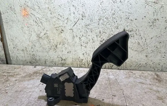 Peugeot 108 Accelerator throttle pedal 781100H040 15129135529 16103A