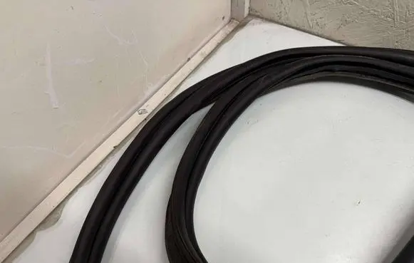 Tesla Model X Trunk rubber seal (body) 
