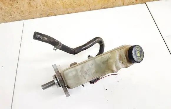 Brake fluid reservoir