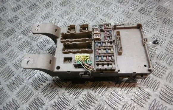 Toyota Corolla E120 E130 Fuse box cover