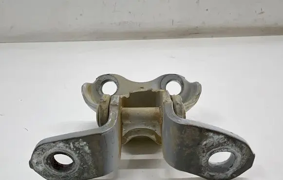 Toyota Hilux VIII Front door lower hinge 