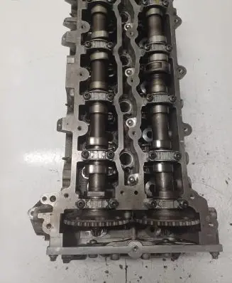 Mercedes-Benz E W212 Engine head R651016