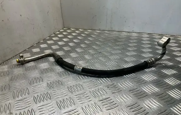 Mercedes-Benz C W204 Air conditioning (A/C) pipe/hose A2048305316