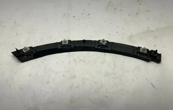 Ford Explorer VI Fender mounting bracket