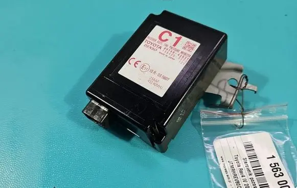 Toyota RAV 4 (XA40) Central body control module 8976042031 IMPRK1563000