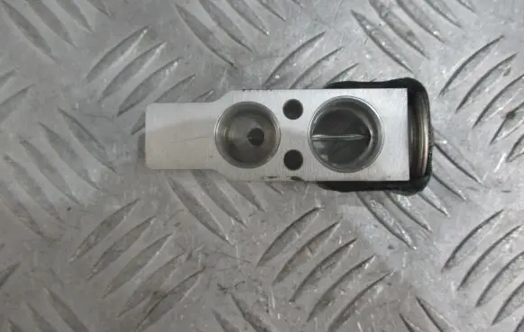 Toyota Corolla Verso AR10 Air conditioning (A/C) expansion valve 