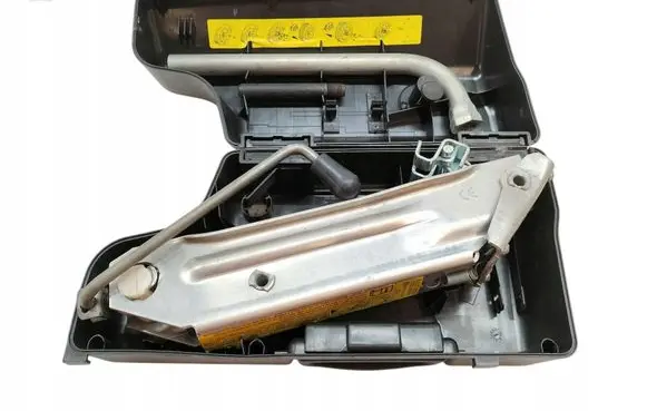 Audi A6 S6 C5 4B Lift Jack 8L0011031A