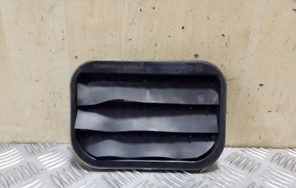 Volvo XC70 Quarter panel pressure vent 31250723