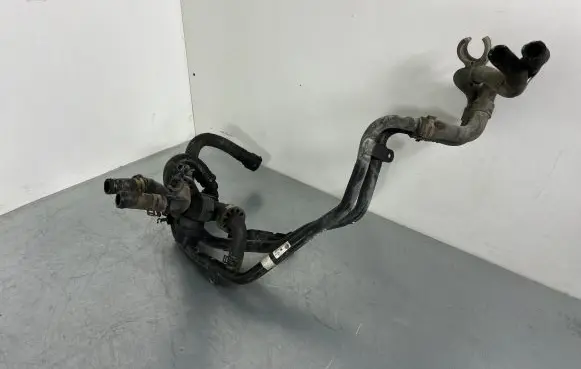 Volkswagen Touareg II Engine coolant pipe/hose 7P6121070AE