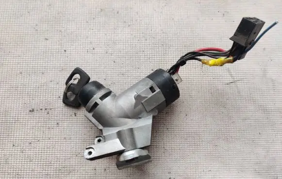 Mercedes-Benz Vito Viano W638 Ignition lock contact 0005458108
