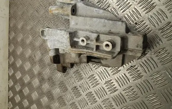 Volkswagen Crafter Engine mounting bracket 2N0407104C