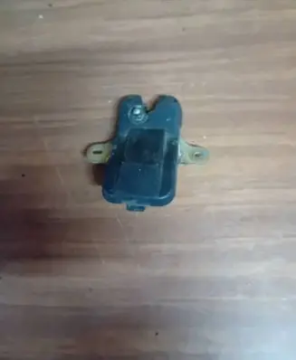 Mazda 3 I Loading door lock K2443