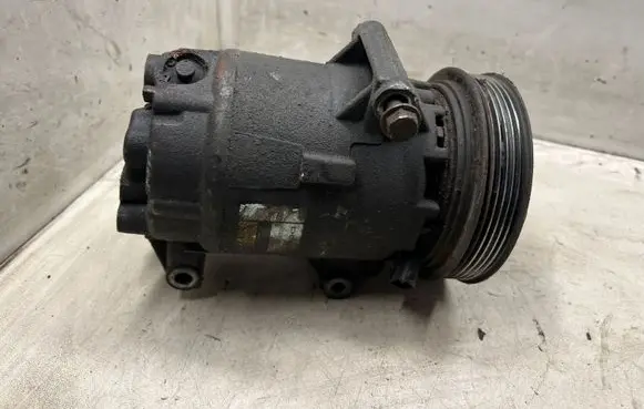 Renault Megane II Air conditioning (A/C) compressor (pump) 6570355