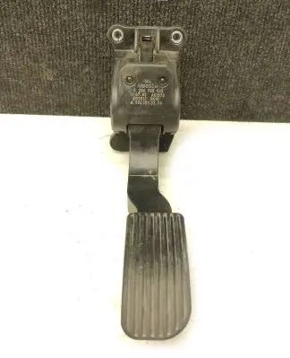 Mercedes-Benz Vito Viano W639 Accelerator throttle pedal A9063000304 ZGS012Q015 0280755025
