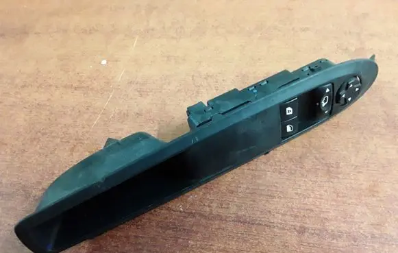 Citroen DS3 Electric window control switch 96652234