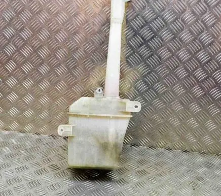 KIA Carens I Windshield washer fluid reservoir/tank