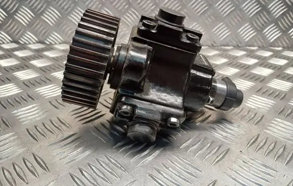 Opel Astra J Fuel injection high pressure pump 0445010193 55571005