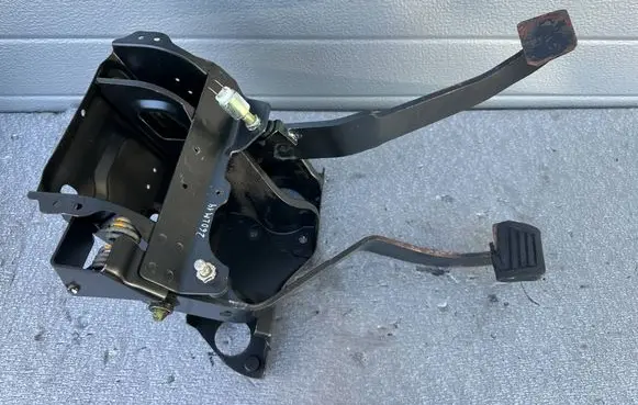 Nissan Patrol 260 Clutch pedal 46540C9510 46520C6060