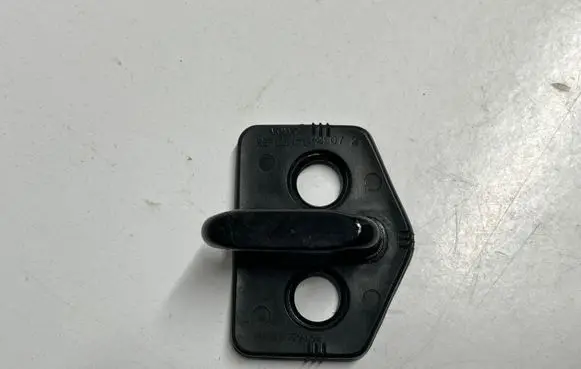Volvo XC90 Front door lock loop/hook striker 30661367