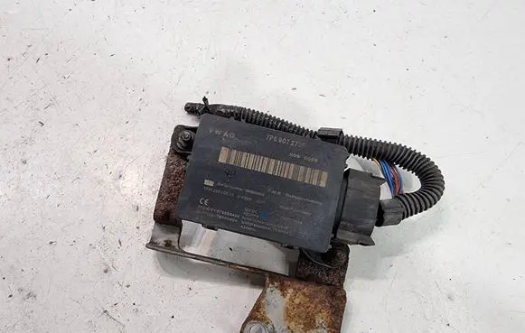 Volkswagen Touareg II Tire pressure control unit 7P6907273F H090008