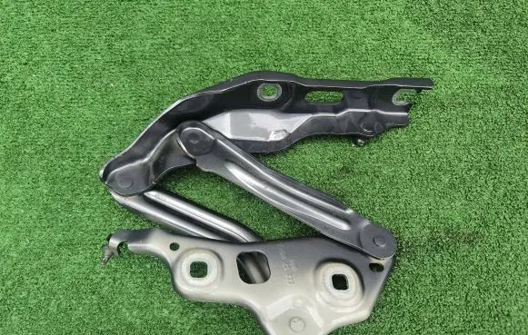 Skoda Octavia Mk4 Tailgate/trunk/boot hinge 5E3823301 5021L1