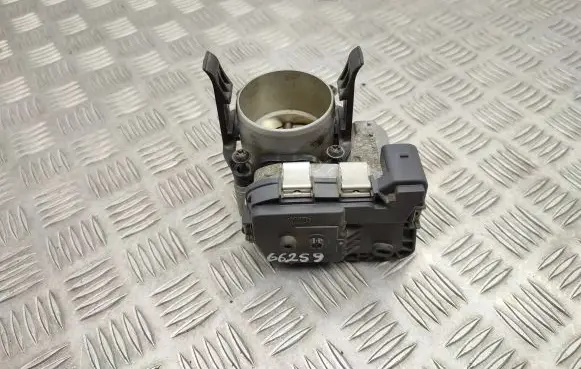 Volkswagen Golf Sportsvan Throttle valve 03F133062B