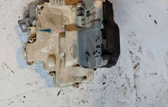 Audi A4 S4 B7 8E 8H Front door lock 8E1837016AA