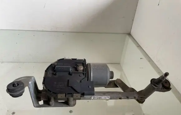 Front wiper linkage and motor