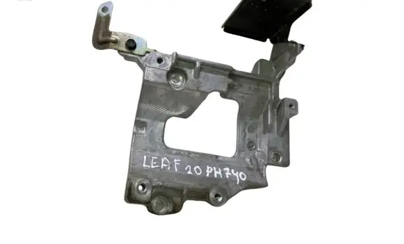Nissan Leaf II (ZE1) A/C compressor mount bracket 1908260116