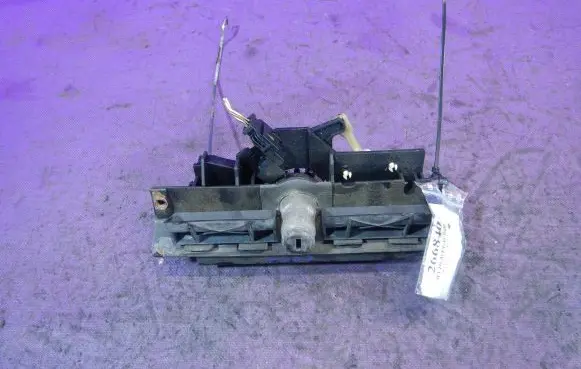 Audi A4 S4 B5 8D Tailgate/boot open switch button 8D9827778