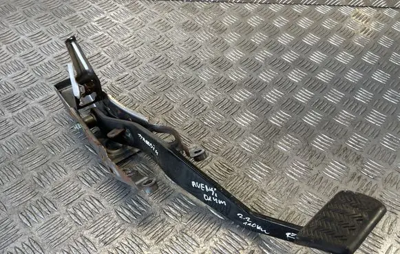 Toyota Avensis T270 Brake pedal 