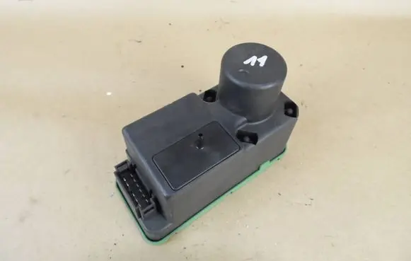 Volkswagen PASSAT B4 Central locking vacuum pump 3A0962257